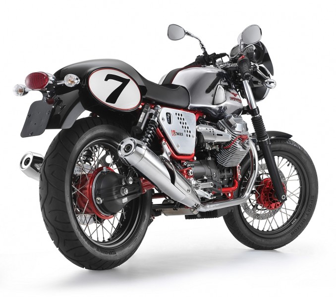 motocykly-moto-guzzi-v7-racer_1
