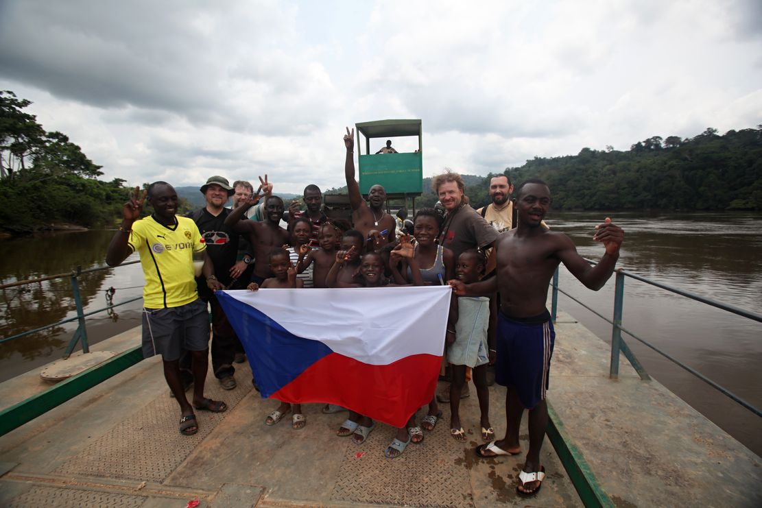 Gabon Lalara booue lope, trajekt přes řeku Ogowe